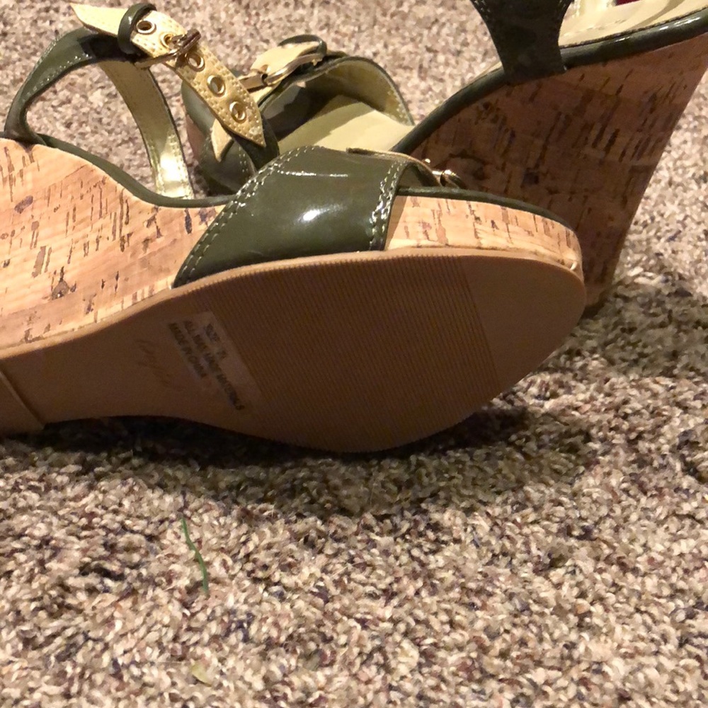 Heels - Picture 2 of 3